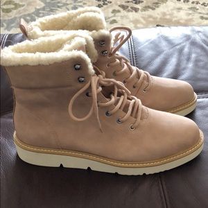 Soft pink/tan boots
